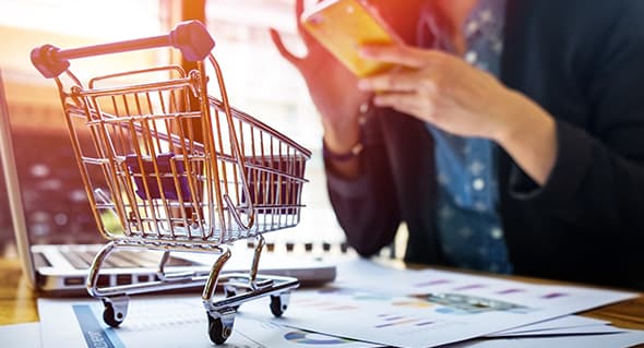 Modernizing E-Commerce Databases for Peak-Time Reliability