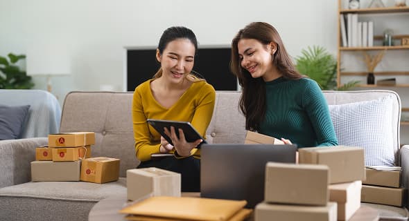 Centralized Redshift Data Integration for E-commerce Platforms