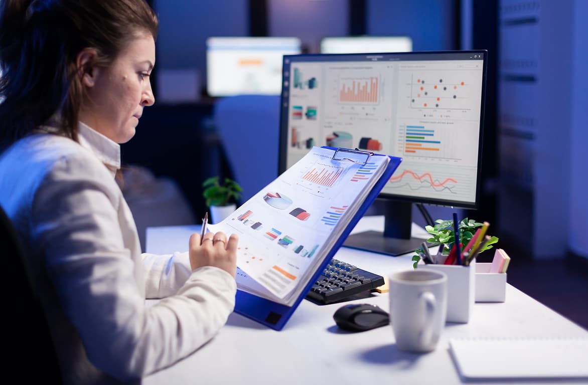 Real-Time Data Pipeline Optimization for E-Commerce Analytics